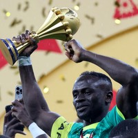 Viral Foto Sadio Mane Bersama Istri dan Anak Setelah Menang Piala Afrika 2025