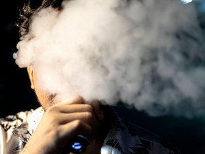 Singapura Gencarkan Razia Vape, Hukumannya Bisa Dibui-Dicambuk