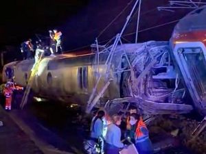 2 Kereta di Spanyol Tabrakan hingga 21 Orang Tewas dan 30 Luka Parah