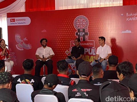 Talkshow cerita berkendara dengan komunitas motor dan mobil.