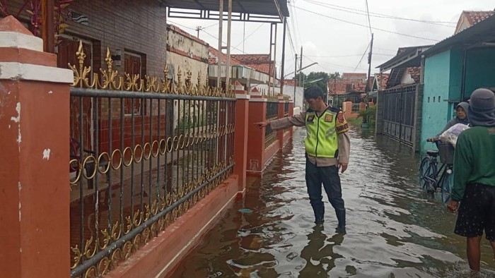 Bocah Pekalongan Kesetrum Saat Bermain di Genangan Banjir