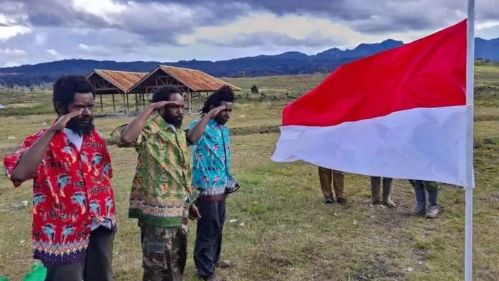 Tiga anggota OPM ikrar kembali ke NKRI.