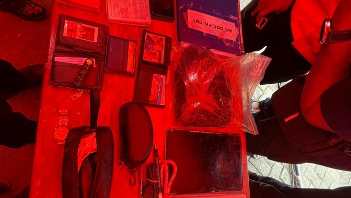 Barang Milik Korban Pesawat ATR 42-500 yang Jatuh di Pangkep Ditemukan