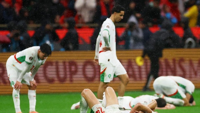 Soccer Football - CAF Africa Cup of Nations - Morocco 2025 - Final - Senegal v Morocco - Prince Moulay Abdellah Stadium, Rabat, Morocco - January 18, 2026 Moroccos Neil El Aynaoui and Moroccos Hamza Igmane look dejected after losing the CAF Africa Cup of Nations REUTERS/Siphiwe Sibeko