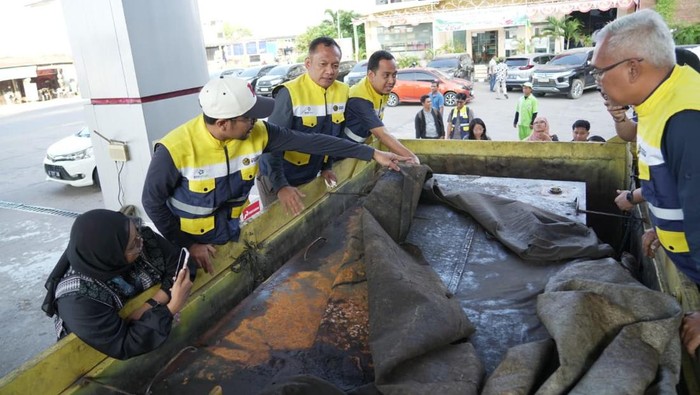 Truk Dimodifikasi Timbun Solar Terciduk, Modus Pembelian Helikopter Terbongkar!