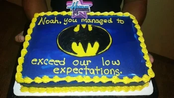 Kue buat anak magang yang selesai kerja. Foto: synoptico via Bored Panda