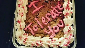 Kue Valentine yang sangat akurat untuk sepasang kekasih. Lebih dari i love you ini, mah. Foto: iamdudecore via Bored Panda