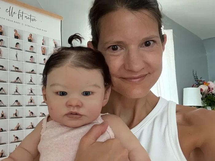 Wanita koleksi 20 boneka bayi