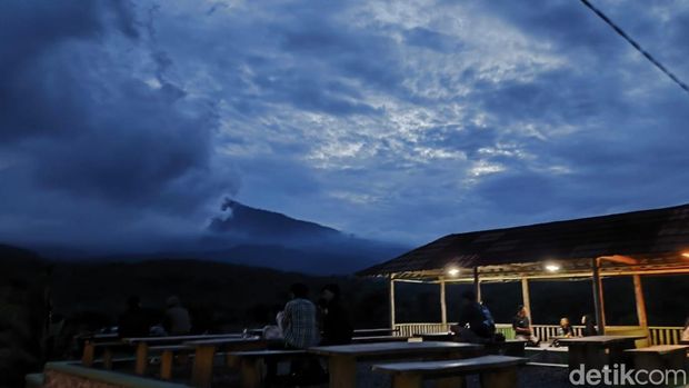 Warung Sejuta Pohon Kelapa di Kuningan