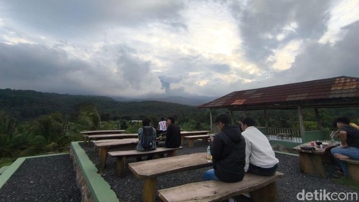 Warung Sejuta Pohon Kelapa di Kuningan