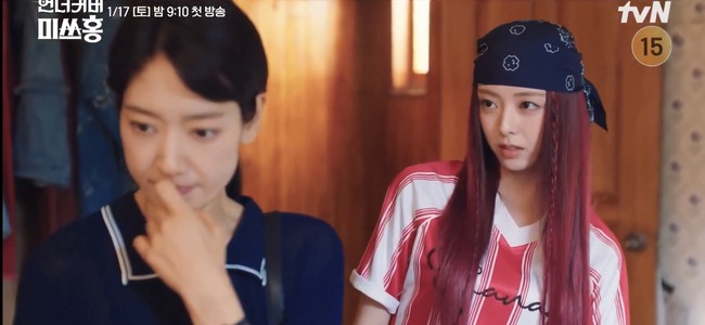 “Hanya ada pujian untuk pemilihan pemeran. Wajah dan aura mereka sangat mirip sampai aku yakin kalau mereka bersaudara,” tulis seorang netizen dalam postingan forum komunitas Korea yang viral. Foto: dok. tvN