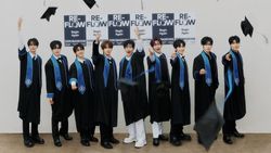 Foto-foto Wisuda ZEROBASEONE Jelang Album Perpisahan