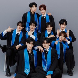 Foto-foto Wisuda ZEROBASEONE Jelang Album Perpisahan