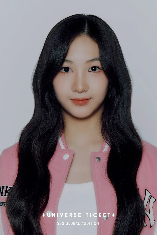 ”Kalau kalian tidak menulis umurnya, aku nggak bakal tahu,” “Sepertinya dokter bedah plastik melakukan kesalahan,” “Kenapa dia terlihat begitu tua,” komentar sejumlah netizen di forum komunitas Korea. Foto: Instagram