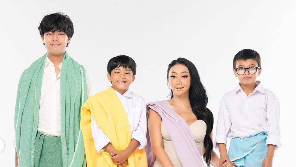 Cita-cita Anak Jadi Dokter, Asri Welas Rela Ambil Banyak Job