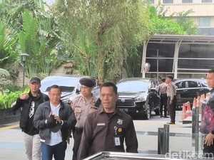 Penampakan Bupati Pati Sudewo Tiba di KPK Usai Kena OTT