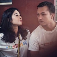 Tak hanya bersama sahabat, Dian juga membagikan fotonya bersama lawan mainnya di film yang semakin membesarkan namanya itu. Foto: Instagram/@therealdisastr