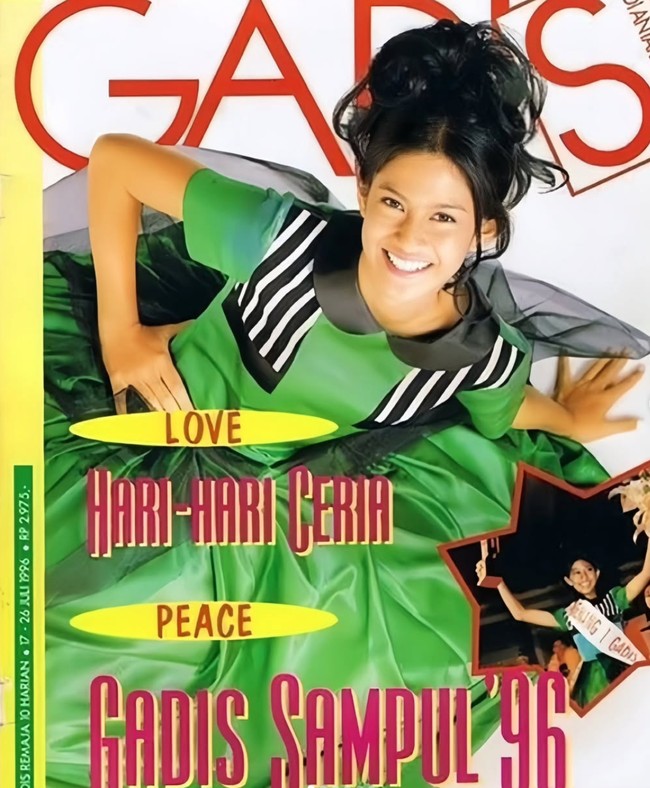 Selesai membagikan foto-foto lawasnya di tahun 2016, baru-baru ini Dian kembali membagikan foto lawasnya di tahun 1996, saat menjadi Gadis Sampul. 2016 done! How about 1996? tulis Dian di keterangan unggahannya. Foto: Instagram/@therealdisastr
