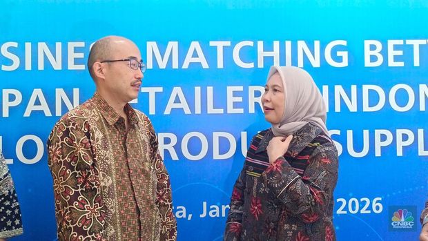 Direktur Jenderal Pengembangan Ekspor Nasional (PEN) Kemendag, Fajarini Puntodewi bersama Presiden Direktur JETRO Jakarta, Shinji Hirai saat konferensi pers di Auditorium Kemendag, Jakarta, Selasa (20/1/2026). (CNBC Indonesia/Martyasari Rizky)