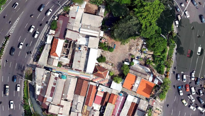 Foto Kampung tengah di Jalan Ahmad Yani sebelum dibongkar