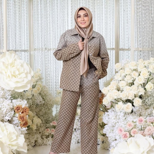 Gaya Glamor Vie Shantie Khan, Sosialita Malaysia Viral karena Gubernur Aceh
