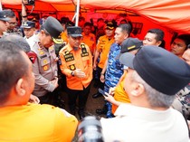 Gubernur Sulsel Salurkan Dana Operasional SAR Pesawat ATR 42-500 Rp 2,5 M