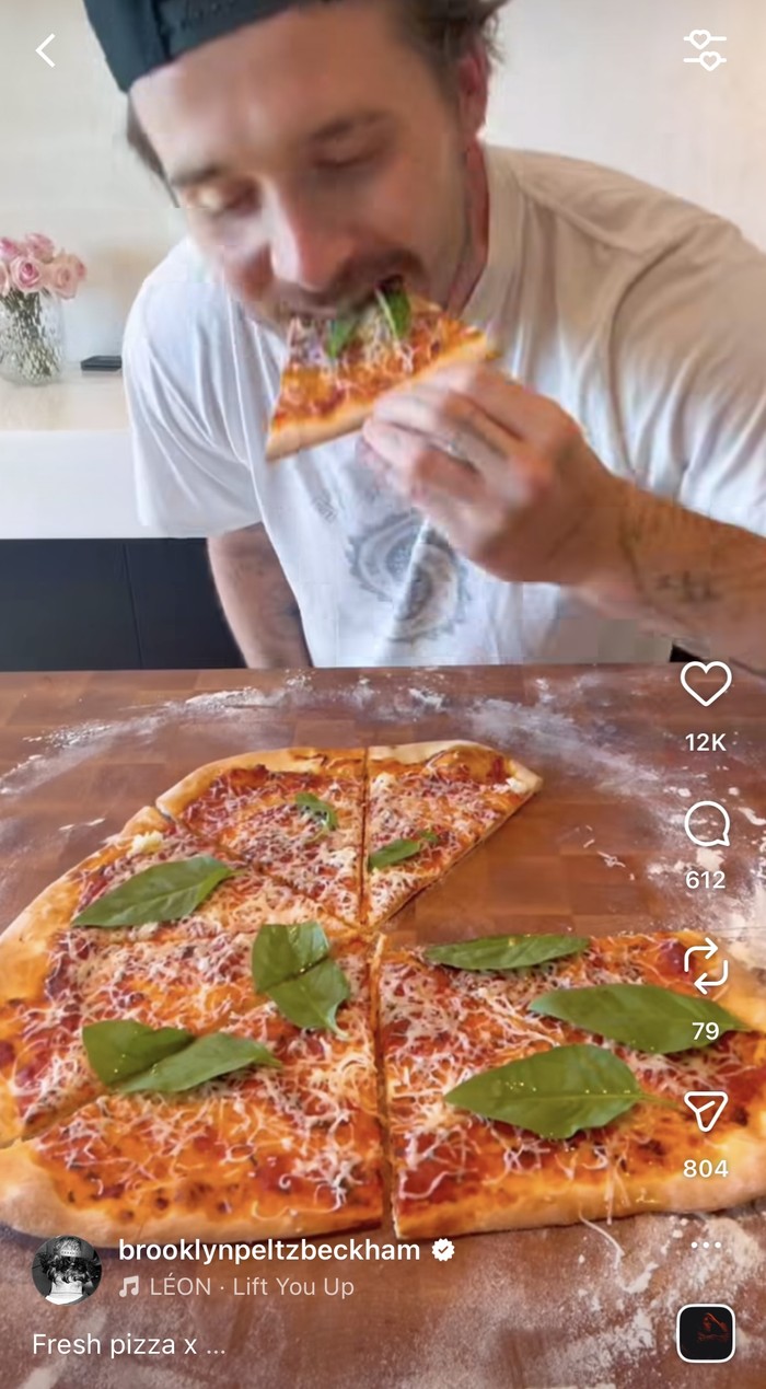 Hobi Masak, Potret Brooklyn Beckham Jago Bikin Sup hingga Burger