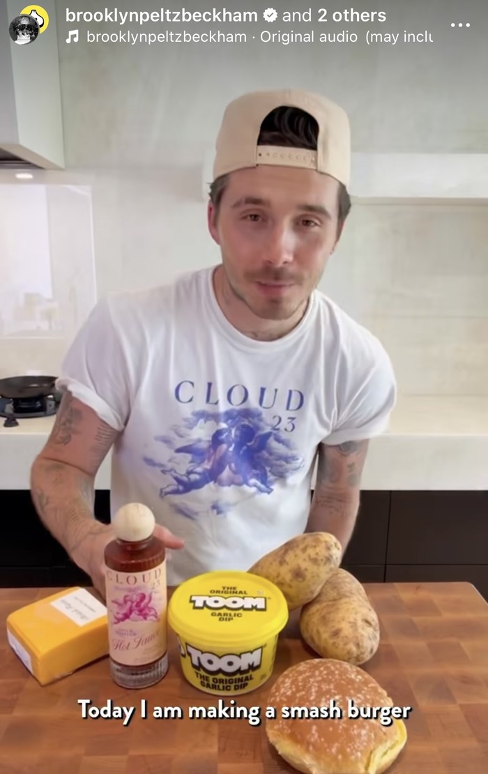 Hobi Masak, Potret Brooklyn Beckham Jago Bikin Sup hingga Burger