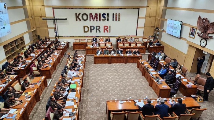Jaksa Agung Rapat Bareng Komisi III DPR, Kajati Se-Indonesia Hadir