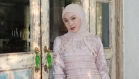 Julia Prastini lantas berbicara soal keputusan yang diperbuat. Terlepas dari apa pun yang terjadi di masa lalu maupun di masa yang akan datang, tidak ada kaitannya dengan keputusan apa pun yang saat ini aku ambil, tulisnya. (Foto: dok Instagram juliaprt7)