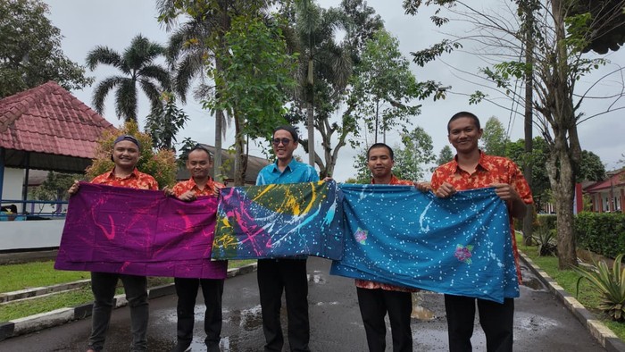 Cerita Penerima Manfaat Sentra Kemensos Hasilkan 50 Karya Batik Ciprat