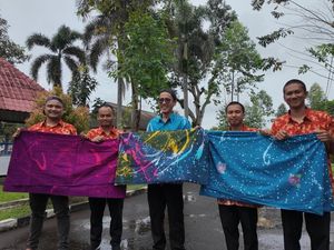 Cerita Penerima Manfaat Sentra Kemensos Hasilkan 50 Karya Batik Ciprat