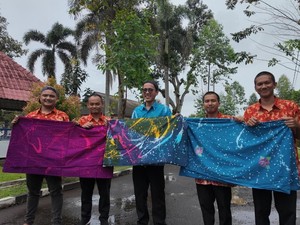 Cerita Penerima Manfaat Sentra Kemensos Hasilkan 50 Karya Batik Ciprat