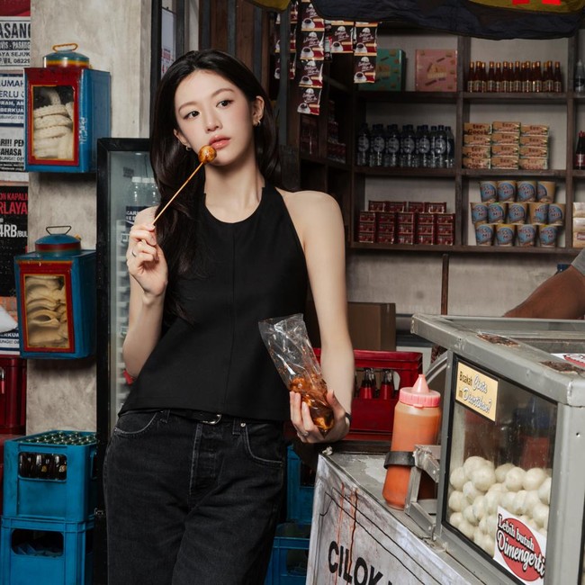 Heboh Kim Seon Ho & Go Youn Jung Melokal, Makan Cilok Hingga Naik Bajaj