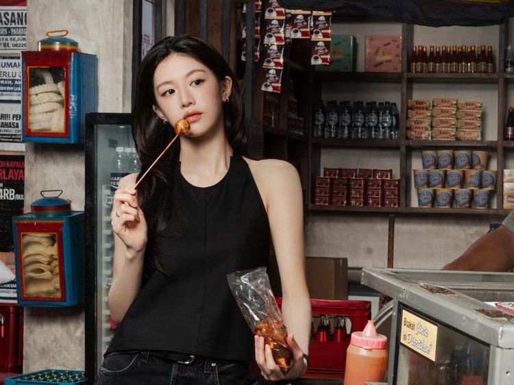 Heboh Kim Seon Ho & Go Youn Jung Melokal, Makan Cilok Hingga Naik Bajaj