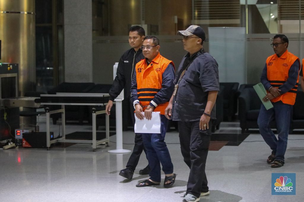 KPK resmi menetapkan Bupati Pati Sudewo sebagai tersangka kasus jual-beli jabatan. Sudewo ditetapkan sebagai tersangka usai terjaring operasi tangkap tangan (OTT) KPK. (CNBC Indonesia/Faisal Rahman)