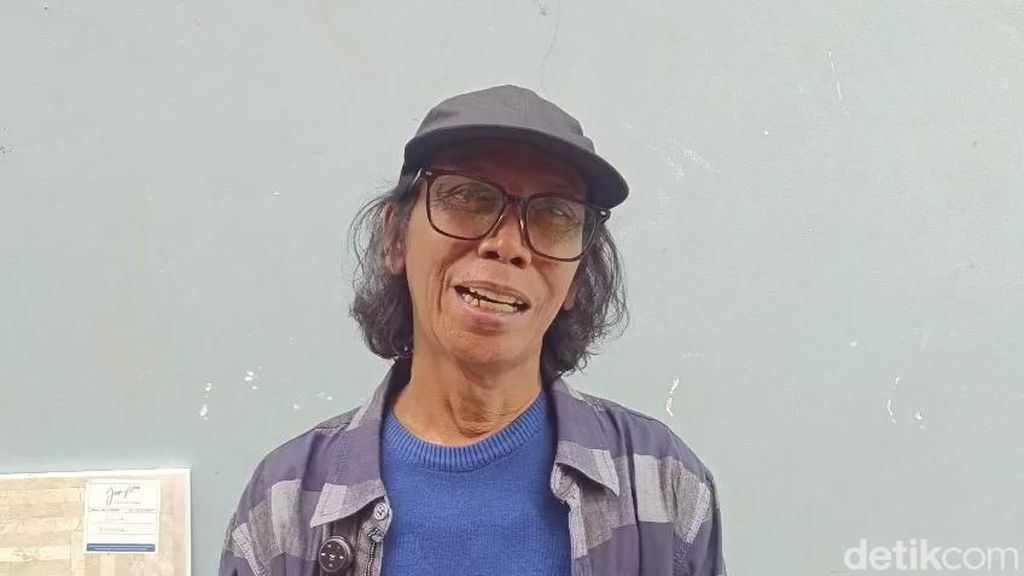 Mandra Pantau Kesehatan Bolot yang Dirawat Usai Serangan Jantung