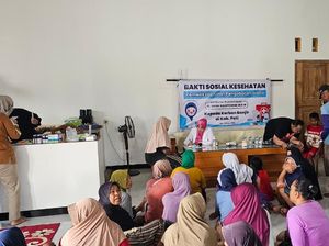 Bhayangkari Polresta Pati Layani Kesehatan Warga Terisolir Banjir di Gabus