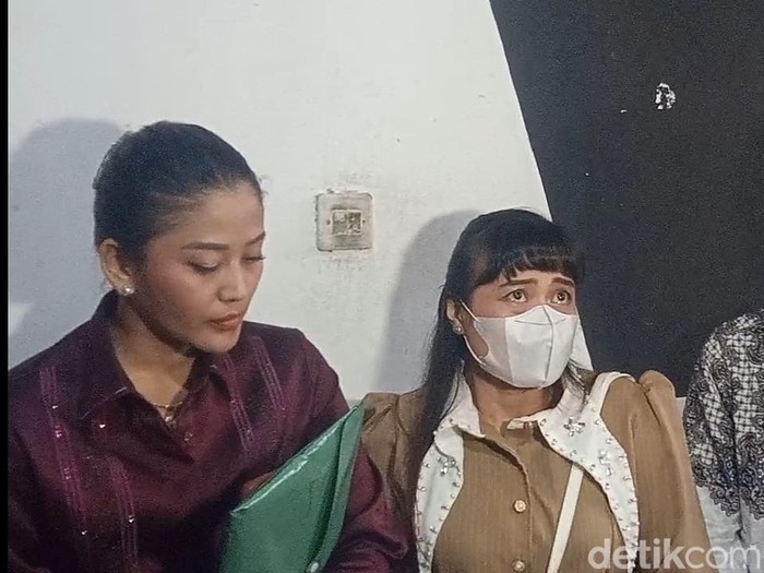 Sambil Nangis, Nuning Curhat Trauma 14 Tahun Ditinggal Aliff Alli