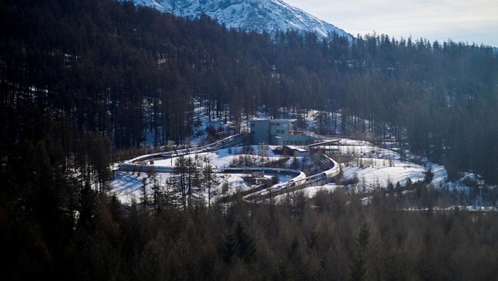 An aerial view shows the abandoned bobsleigh track built for the 2006 Winter Olympics, in Cesana Torinese, Italy, January 13, 2026. The track, constructed for the Turin Games, has been unused for years. REUTERS/Daniele Mascolo     TPX IMAGES OF THE DAY