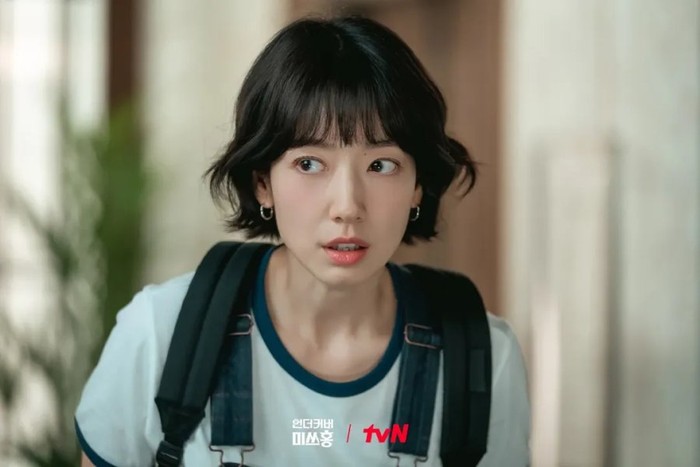 Penampilan Park Shin Hye dalam drama Korea Undercover Miss Hong.