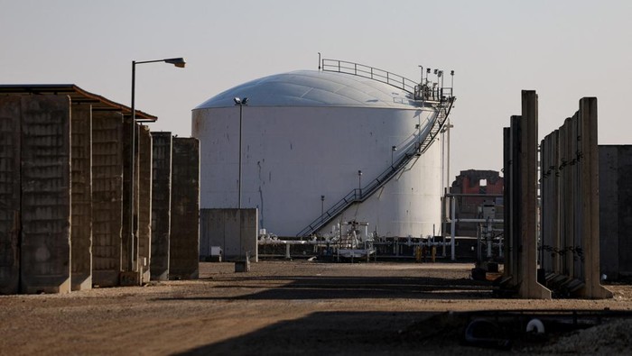 Pemerintah Suriah Kuasai Kembali Ladang Minyak Terbesarnya A drone view shows the Conoco gas plant after it came under the control of the Syrian government following the withdrawal of the U.S.-backed Syrian Democratic Forces (SDF), in the countryside of Deir al-Zor, Syria, January 19, 2026. REUTERS/Khalil Ashawi