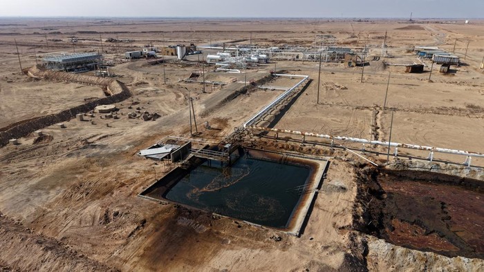 Pemerintah Suriah Kuasai Kembali Ladang Minyak Terbesarnya A drone view shows the Conoco gas plant after it came under the control of the Syrian government following the withdrawal of the U.S.-backed Syrian Democratic Forces (SDF), in the countryside of Deir al-Zor, Syria, January 19, 2026. REUTERS/Khalil Ashawi