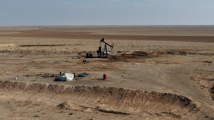 Pemerintah Suriah Kuasai Kembali Ladang Minyak Terbesarnya A drone view shows the Conoco gas plant after it came under the control of the Syrian government following the withdrawal of the U.S.-backed Syrian Democratic Forces (SDF), in the countryside of Deir al-Zor, Syria, January 19, 2026. REUTERS/Khalil Ashawi