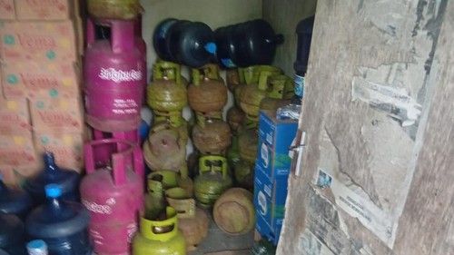 Dugaan pencurian di sebuah warung di Desa Pesinggahan, Kecamatan Dawan, Selasa (20/1/2026).