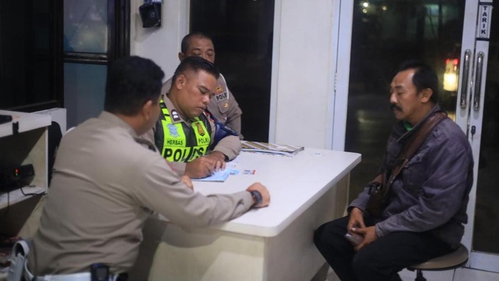 Polisi Amankan Sopir Bus Trans Jatim Ugal-ugalan yang Viral di Gresik