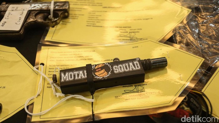 Perakitan Senjata Api Ilegal Terbongkar, Revolver hingga Laras Panjang Disita
