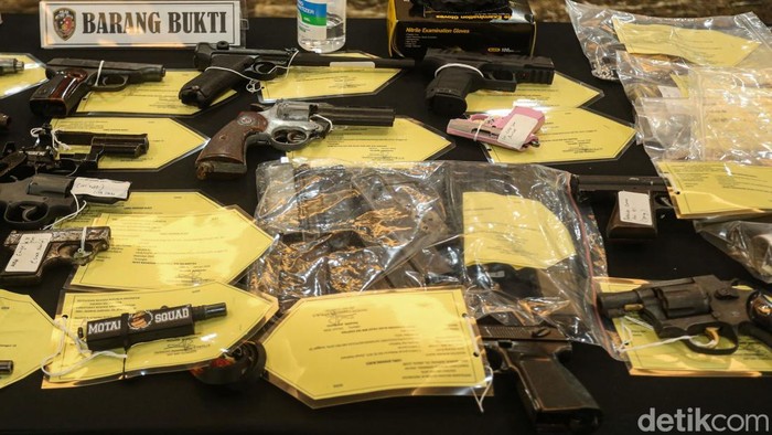 Perakitan Senjata Api Ilegal Terbongkar, Revolver hingga Laras Panjang Disita