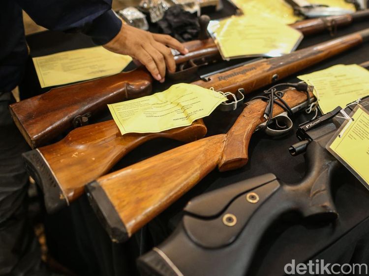 Perakitan Senjata Api Ilegal Terbongkar, Revolver hingga Laras Panjang Disita