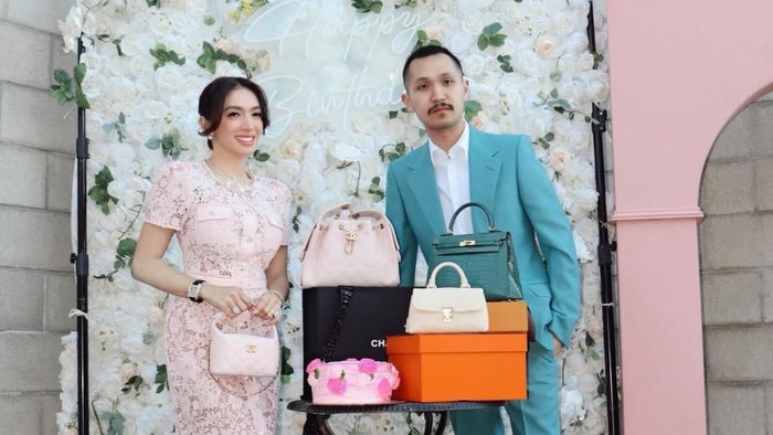 Pesta kejutan Angel Karamoy di Los Angeles.